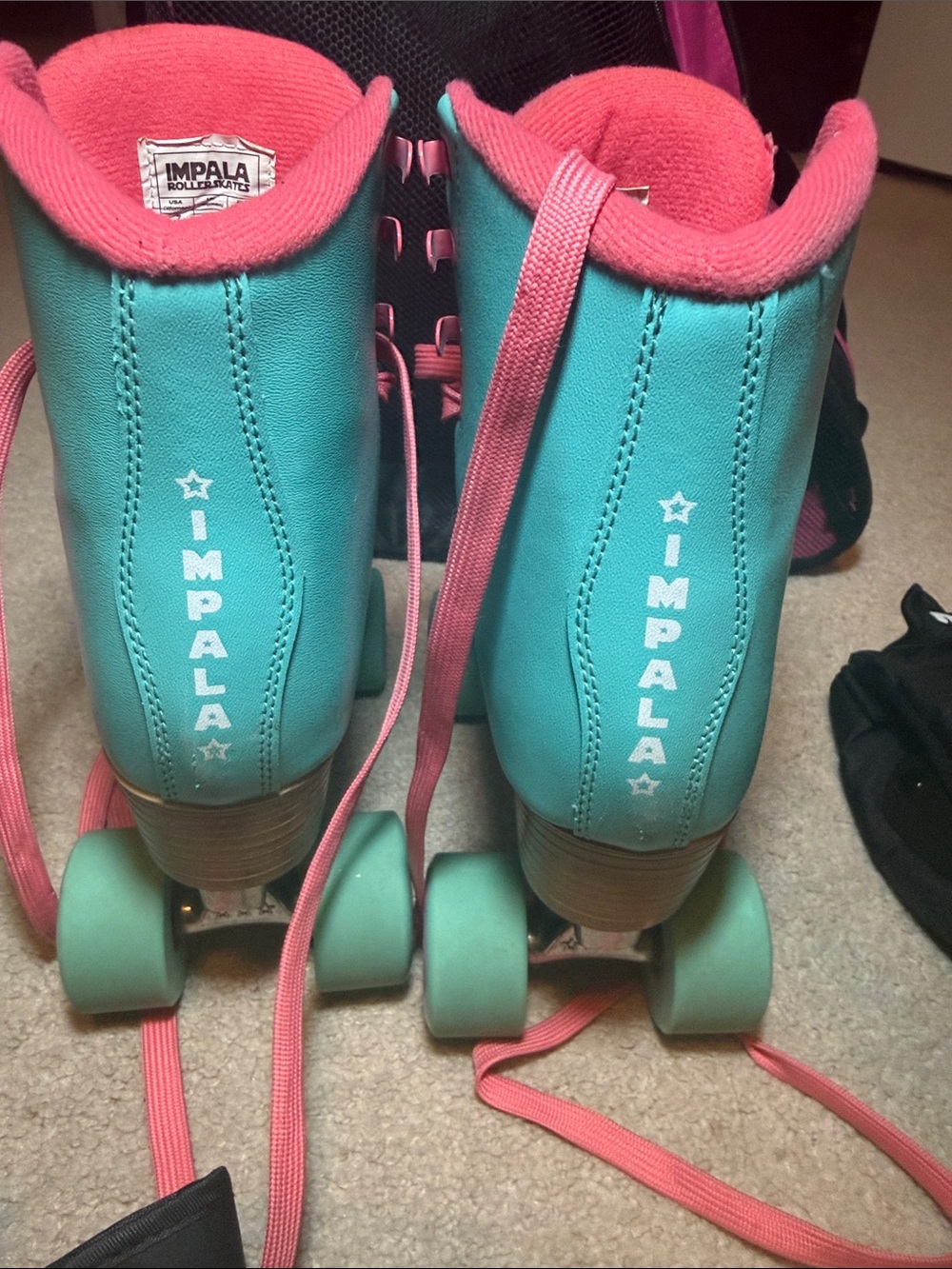 Impala Mint & Coral Quad Roller Skates with Protective Gear and Pink Skate Bag - Picture 8 of 16